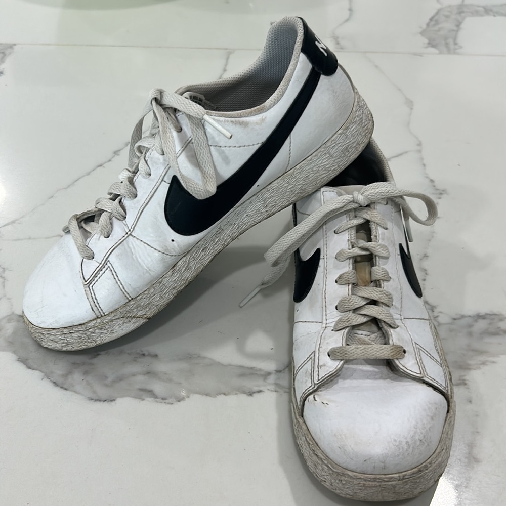 Nike‎ White Sneakers. Size 6.5 Y